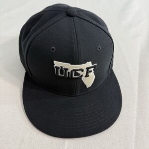NIKE MENS 7 3/8  UCF KNIGHTS FITTED CAP - BLACK/GOLD